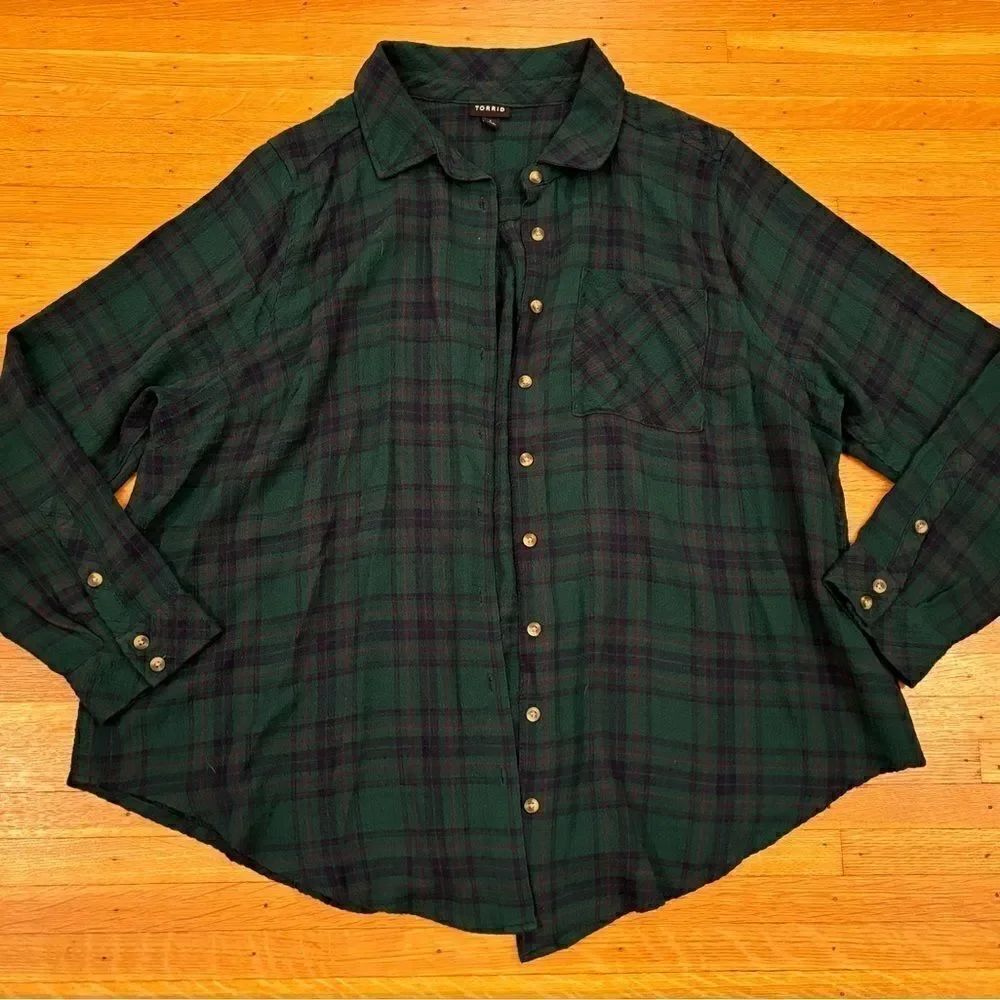 Torrid dark green long sleeve button downāflannelātop